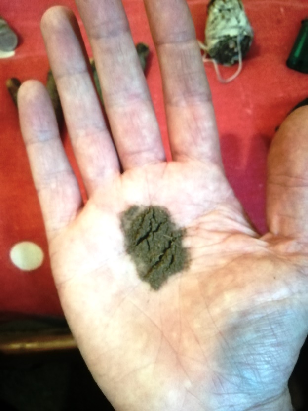 rapeh powder in palm